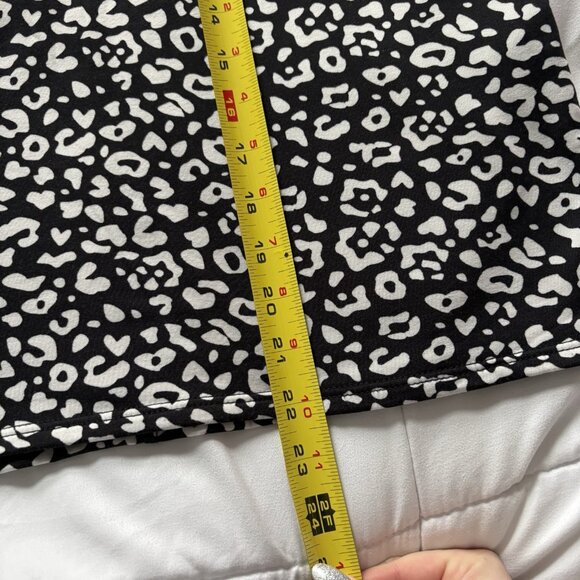 Womans Size Medium White Black Cheetah Print Activewear Outdoor Fleece Lined - Picture 3 of 8